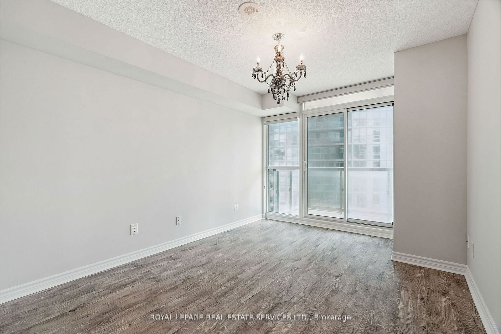 25 Lower Simcoe St, unit 1807 for rent