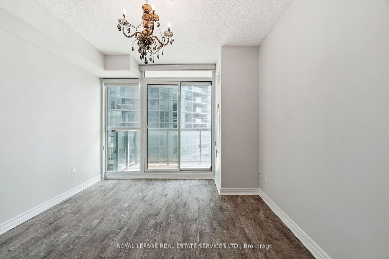 25 Lower Simcoe St, unit 1807 for rent