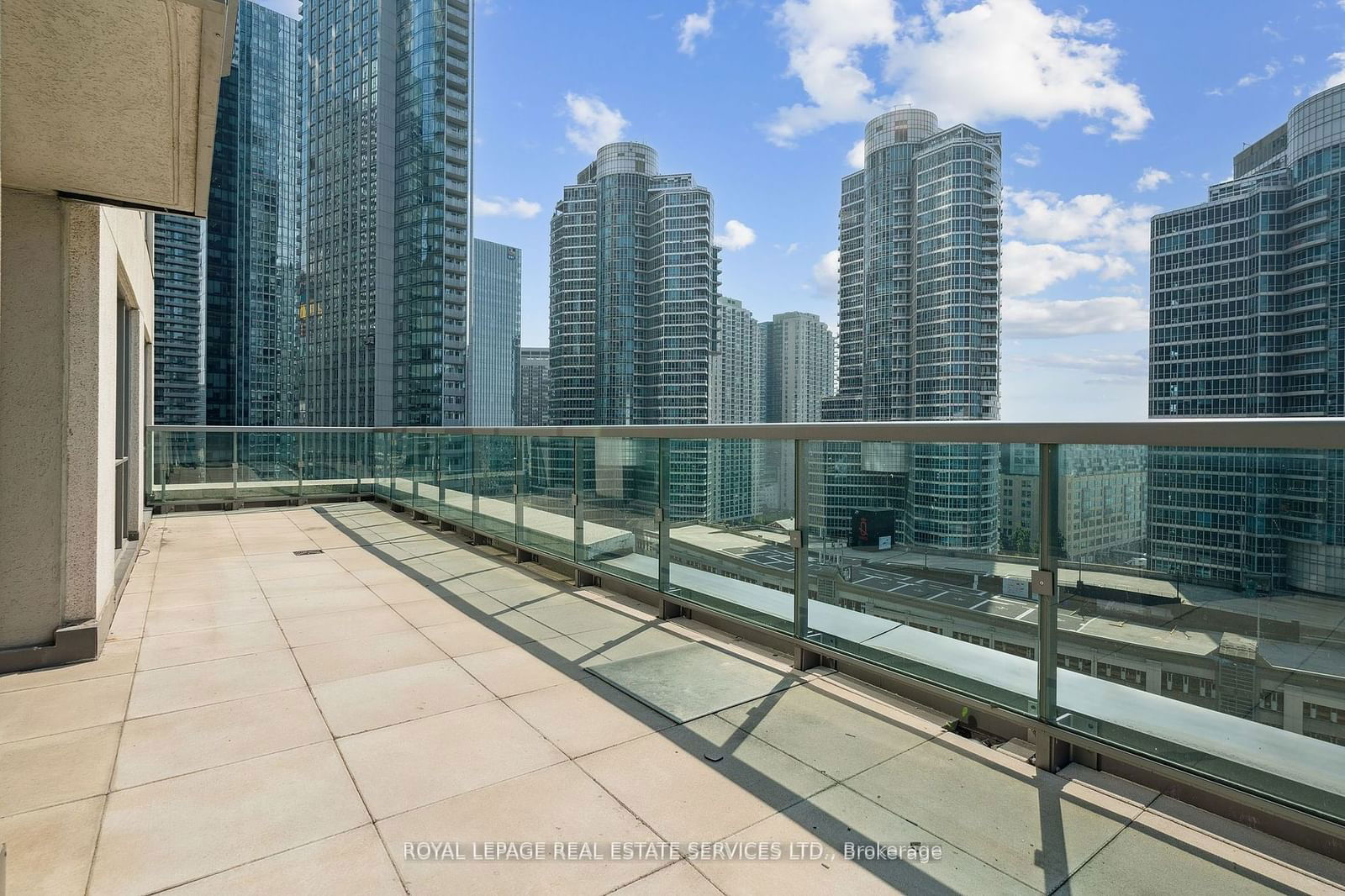 25 Lower Simcoe St, unit 1807 for rent