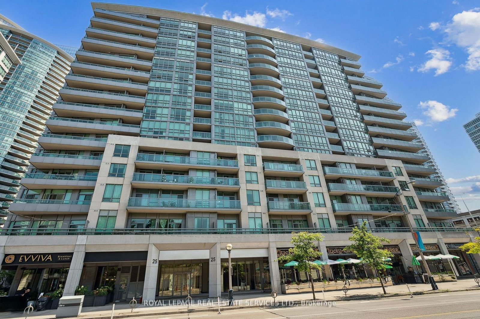 25 Lower Simcoe St, unit 1807 for rent