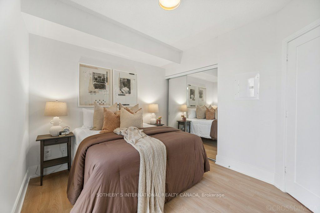 25 Broadway Ave, unit 1907 for sale