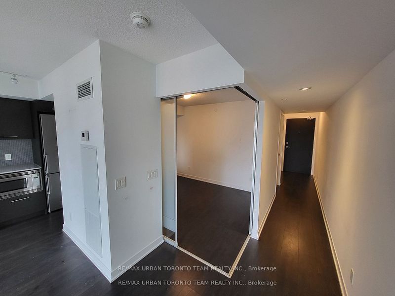 87 Peter St, unit 1109 for rent