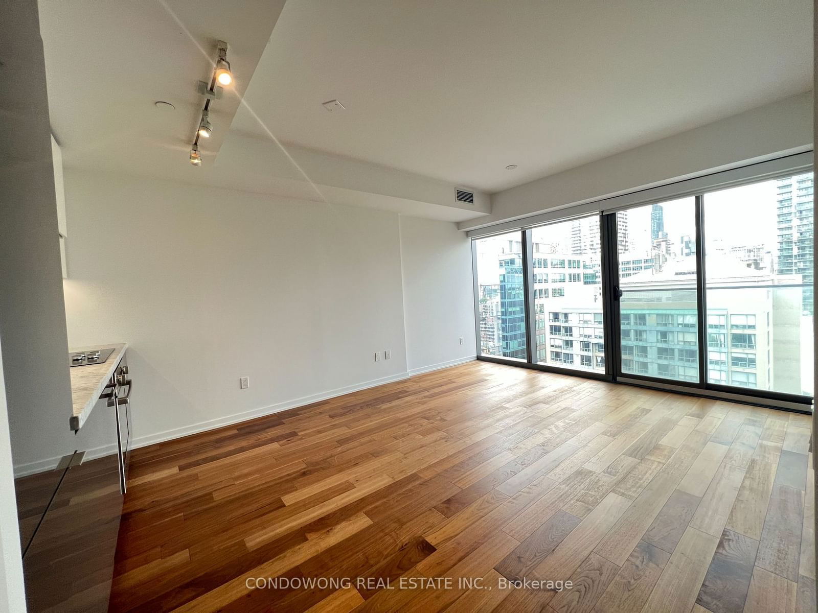 60 Colborne St, unit 1701 for rent