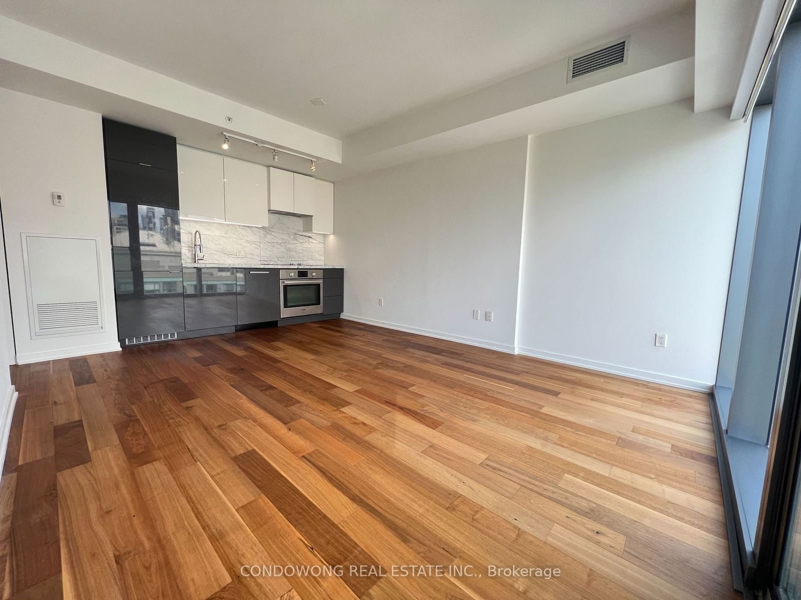 60 Colborne St, unit 1701 for rent