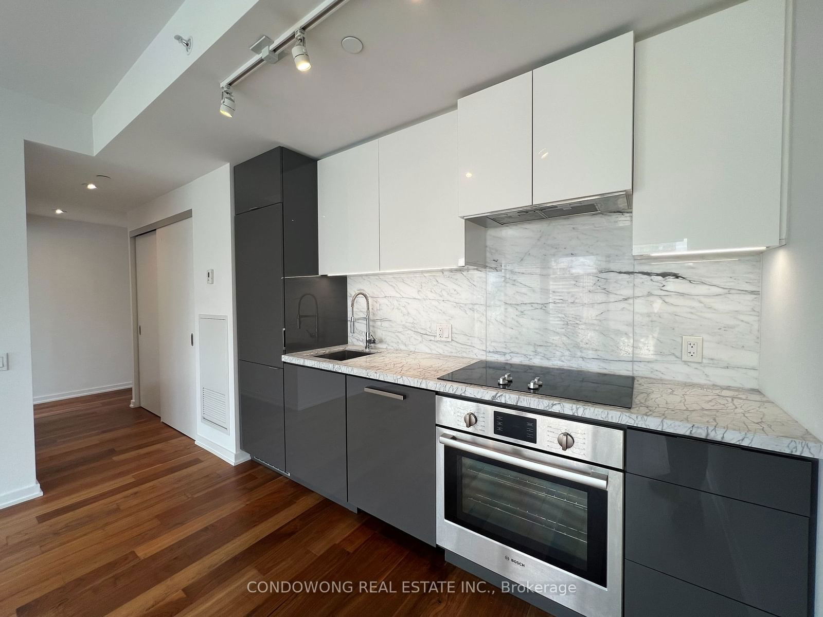 60 Colborne St, unit 1701 for rent