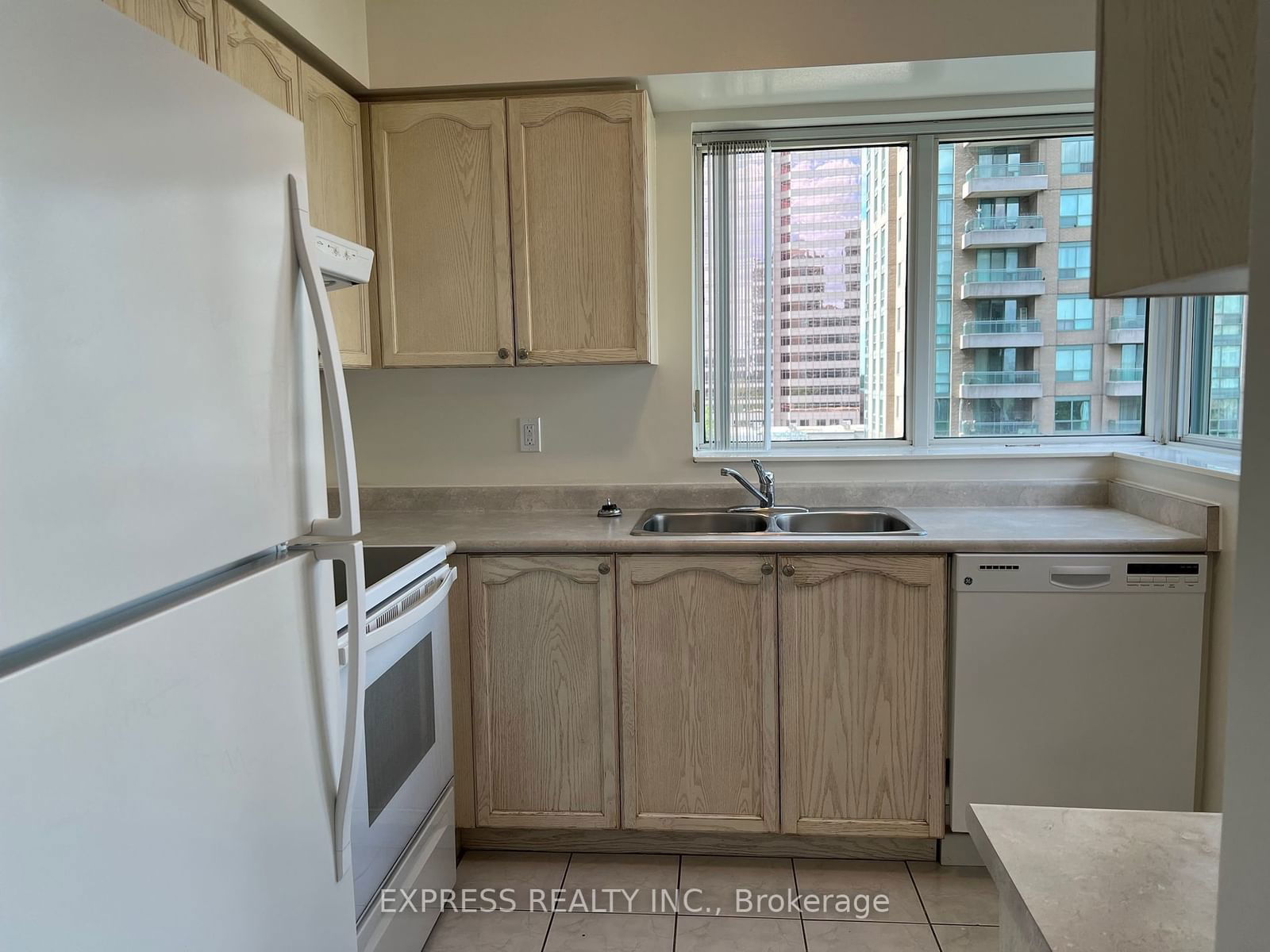 29 Pemberton Ave, unit 703 for rent