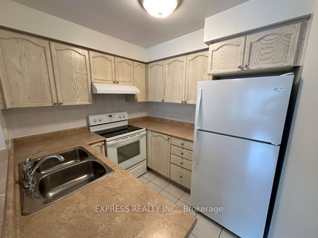 29 Pemberton Ave, unit 906 for rent