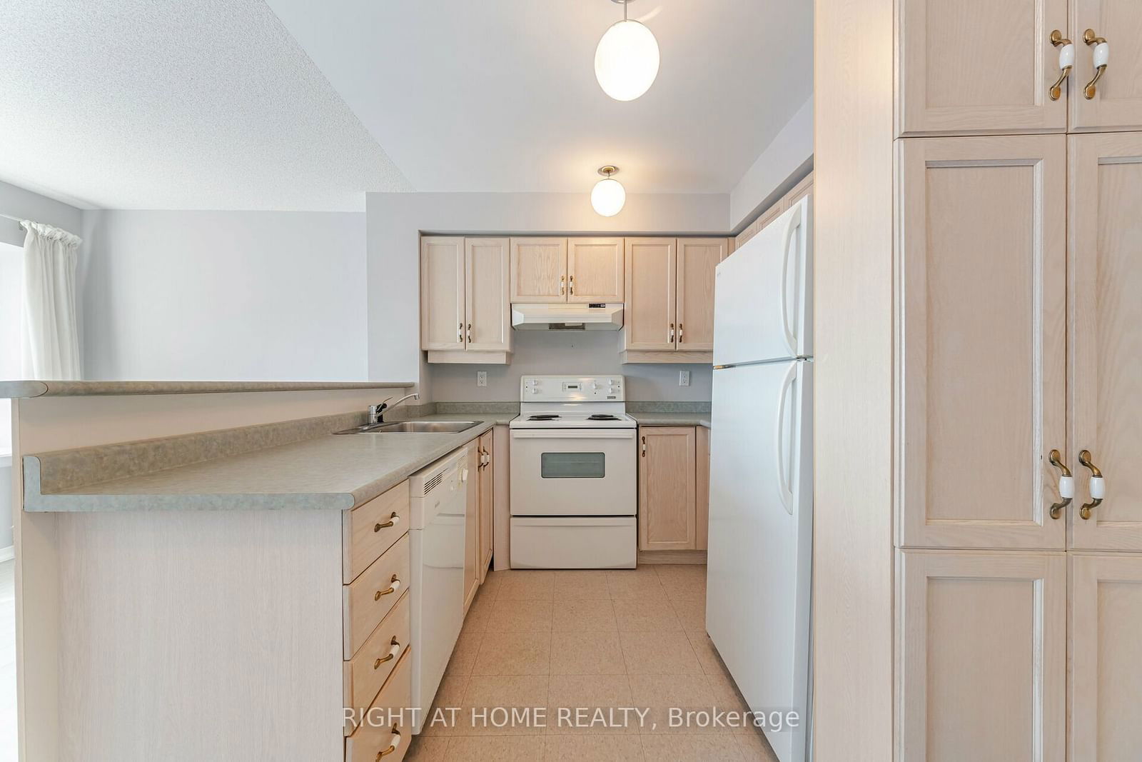 1387 Bayview Ave, unit 306 for sale