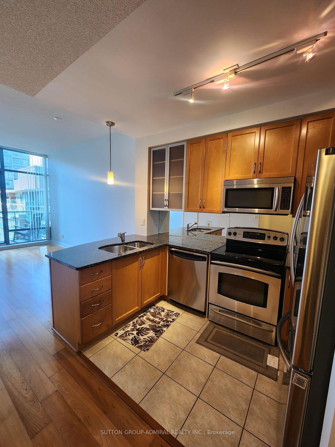 18 Yorkville Ave, unit 709 for rent