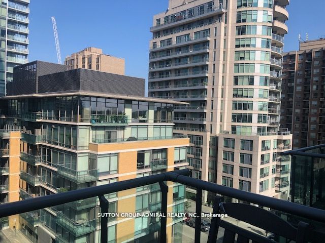 18 Yorkville Ave, unit 709 for rent