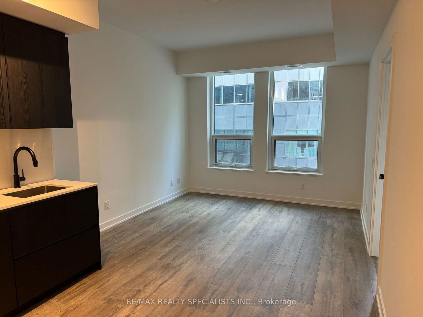 327 King St W, unit 304 for rent