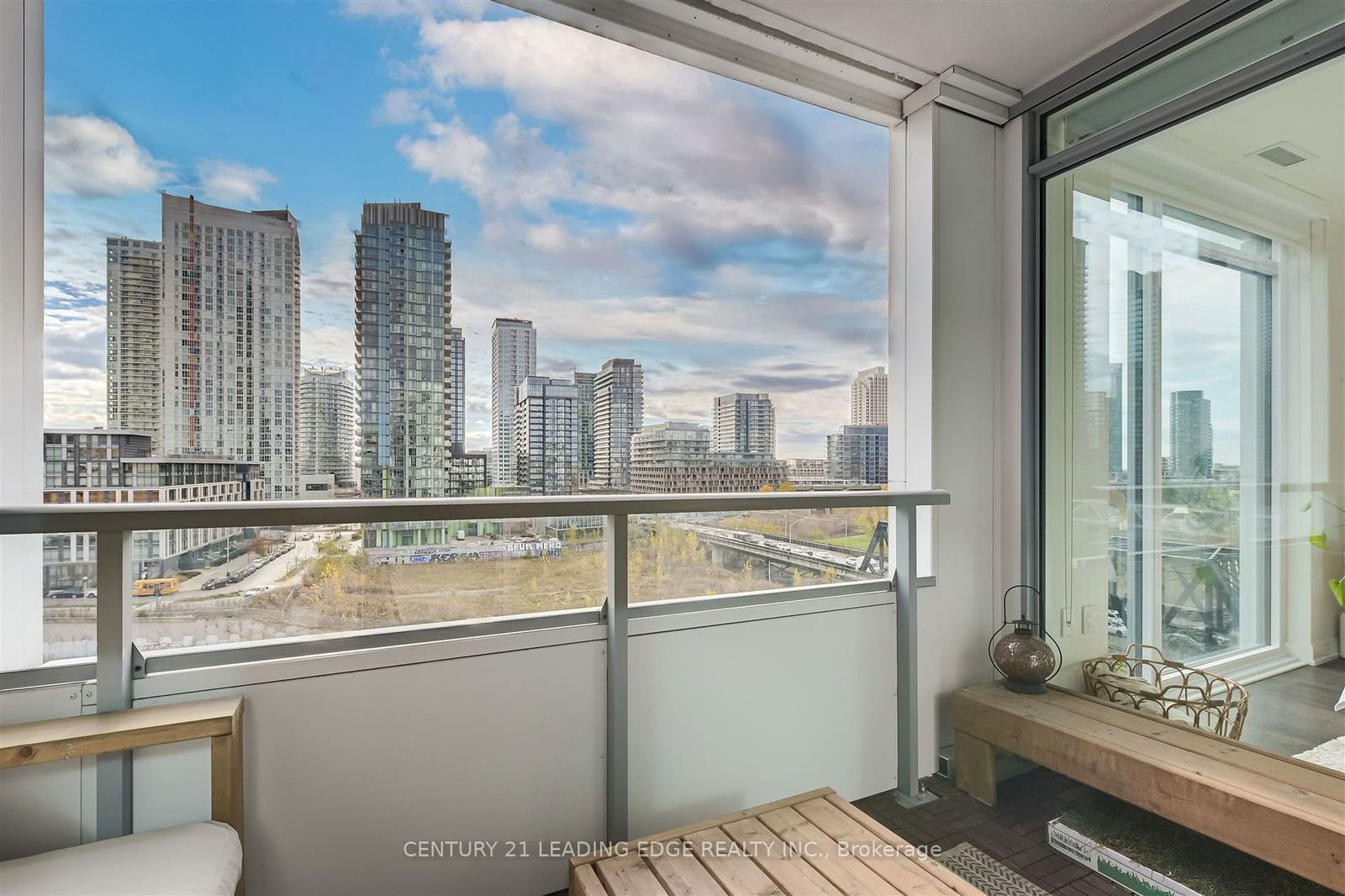 576 Front St W, unit 606E for sale