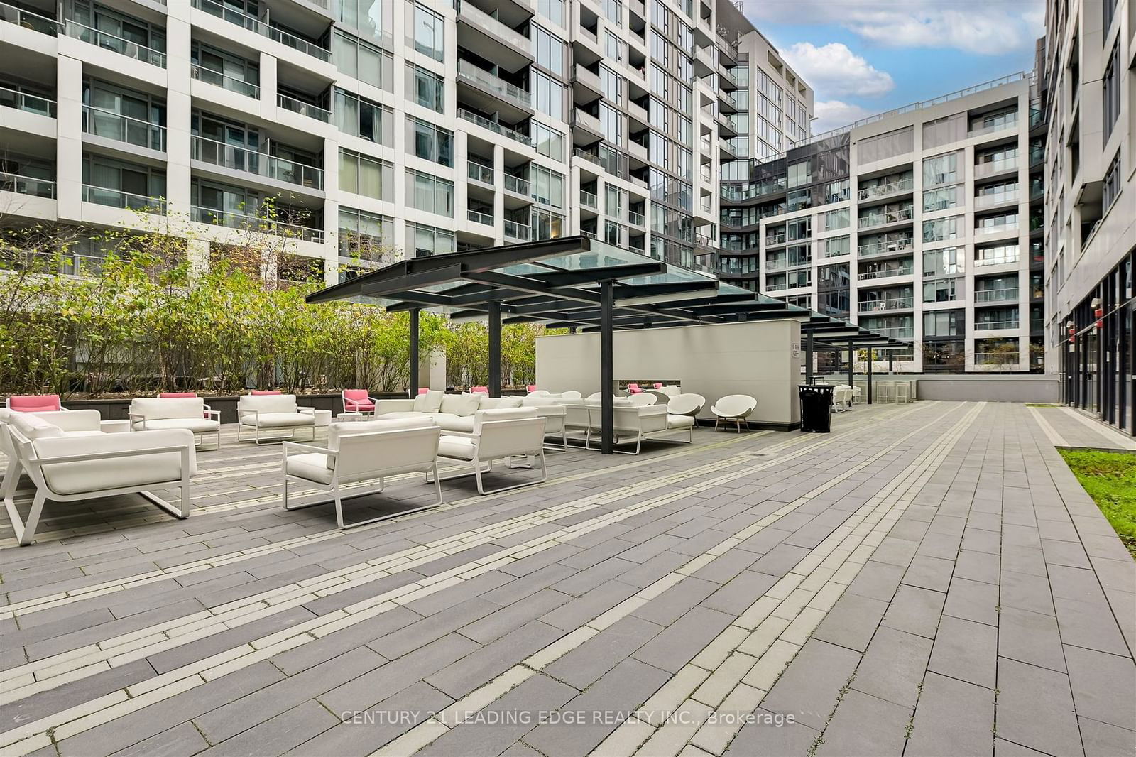 576 Front St W, unit 606E for sale