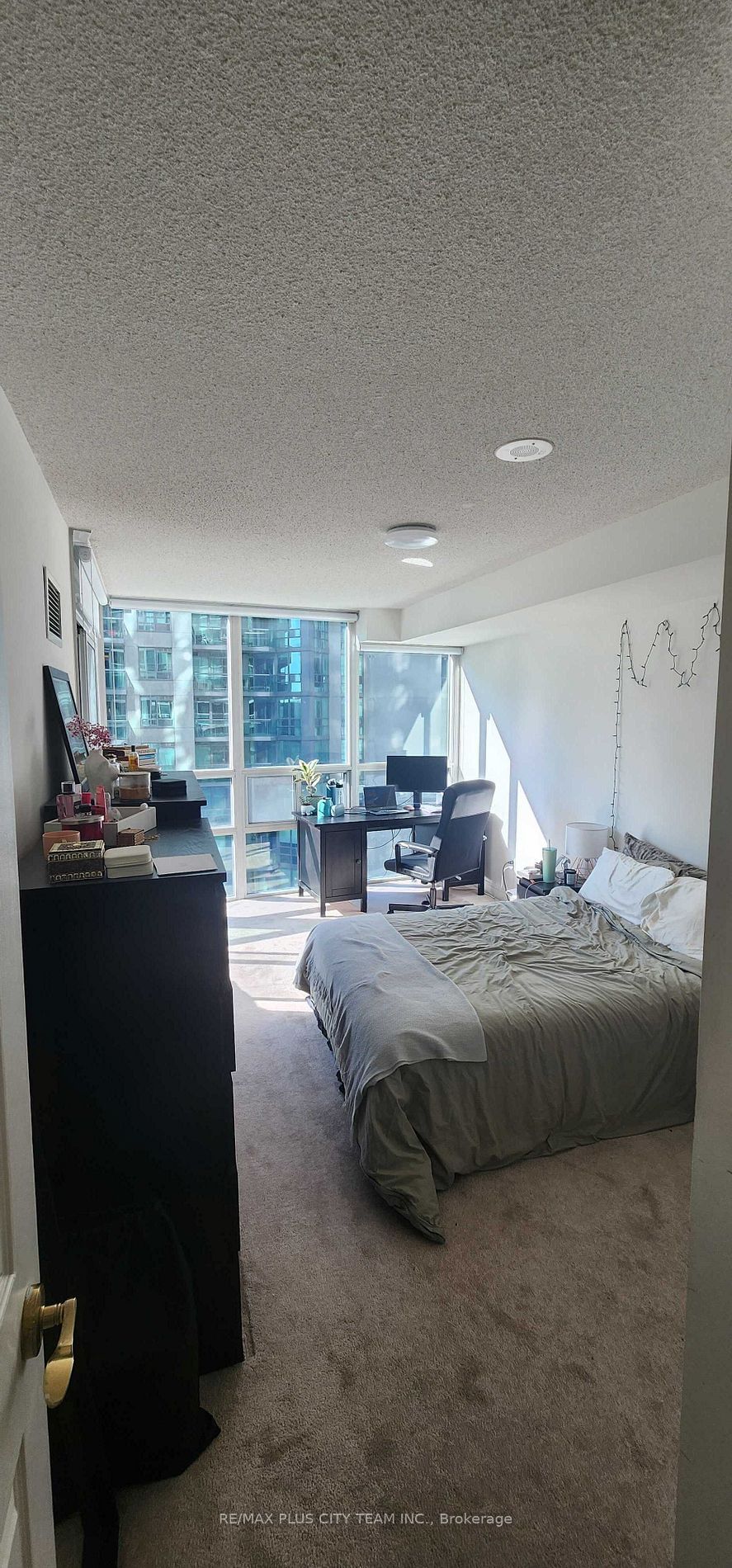 30 Grand Trunk Cres, unit 1512 for rent