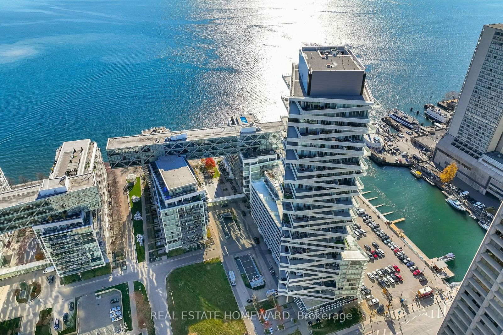 29 Queens Quay E, unit 902 for sale