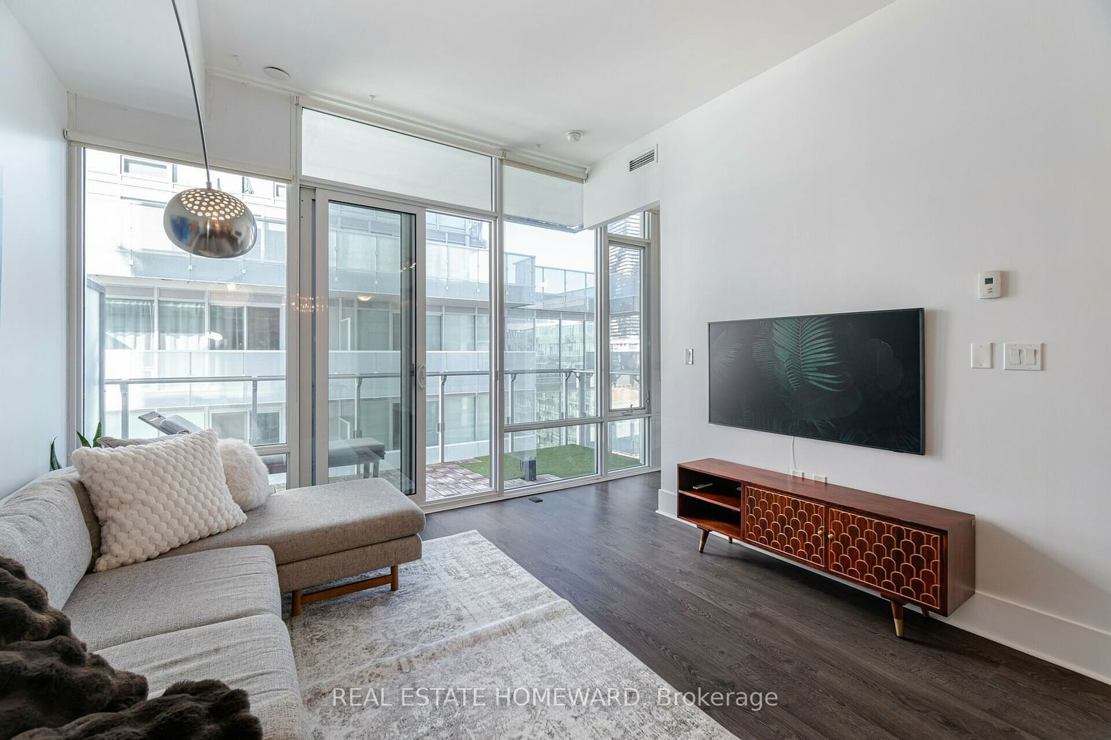 29 Queens Quay E, unit 902 for sale