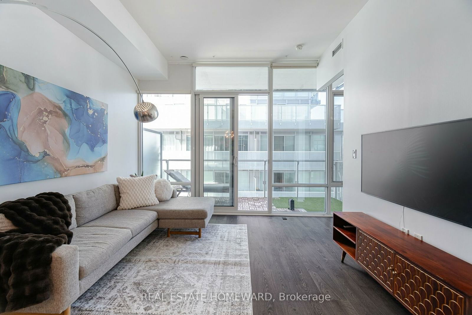 29 Queens Quay E, unit 902 for sale