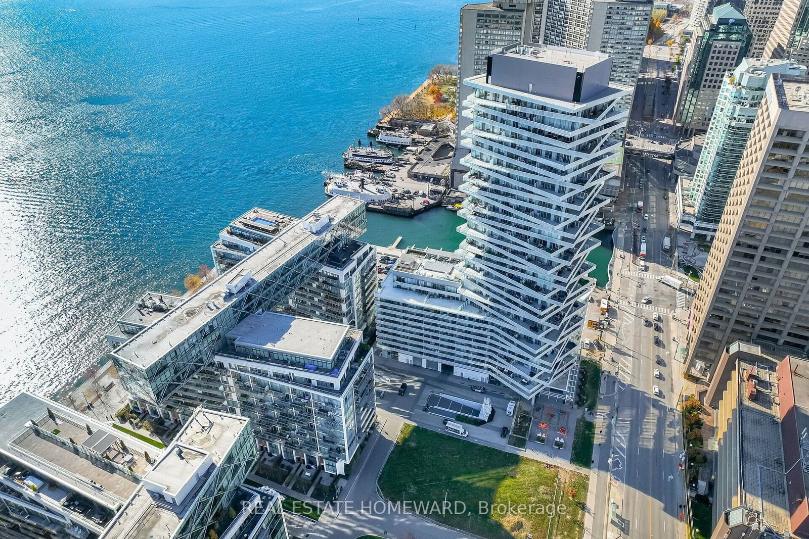 29 Queens Quay E, unit 902 for sale