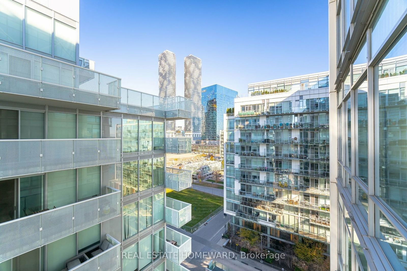 29 Queens Quay E, unit 902 for sale