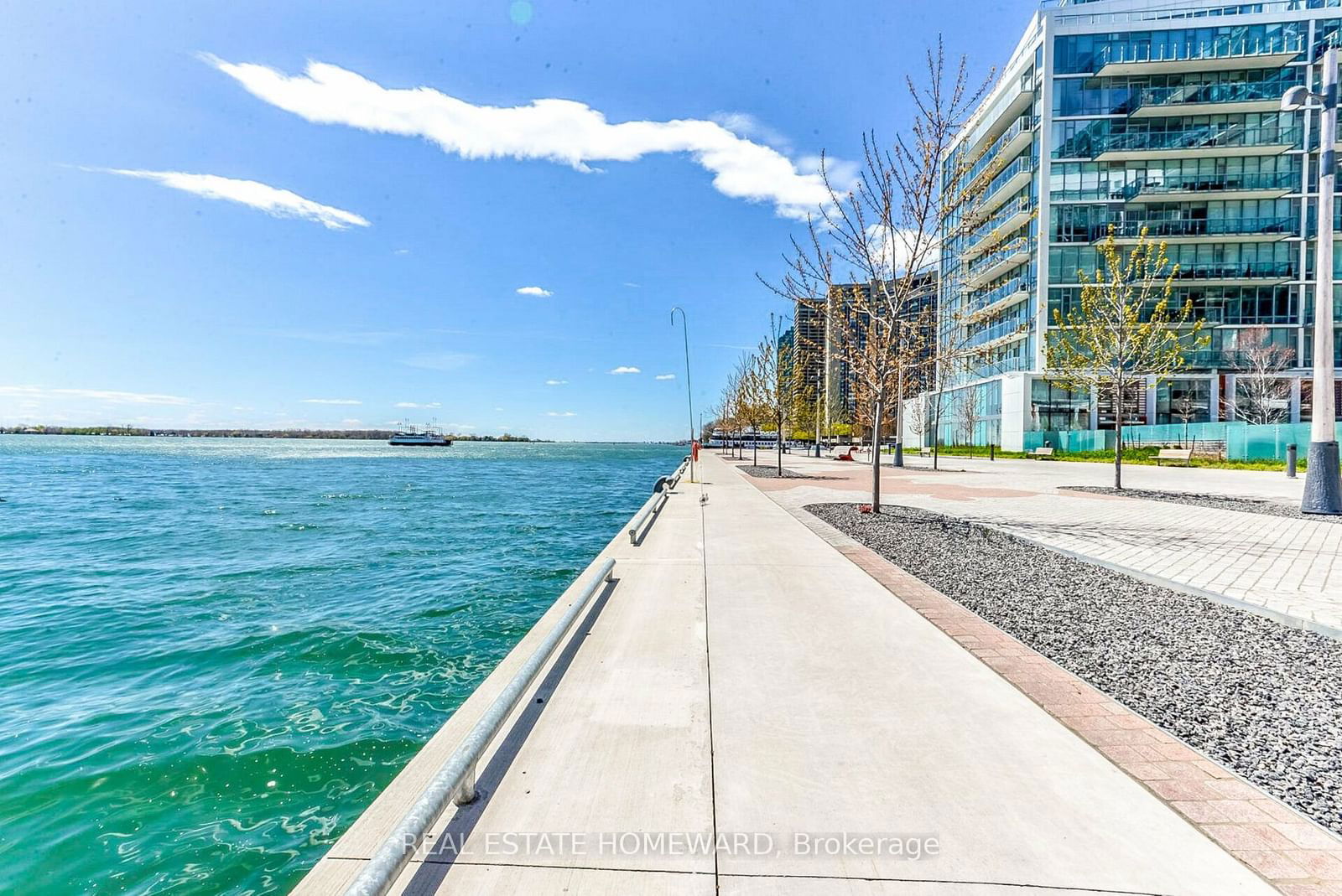 29 Queens Quay E, unit 902 for sale