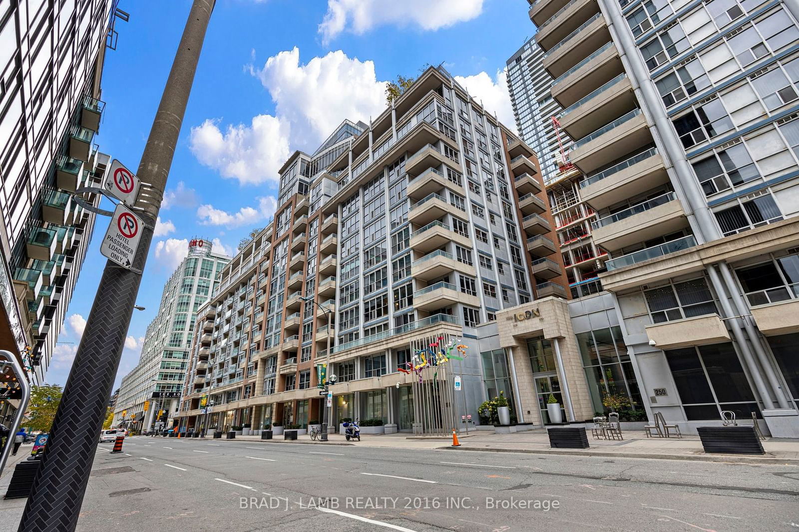 270 Wellington St W, unit 305 for rent