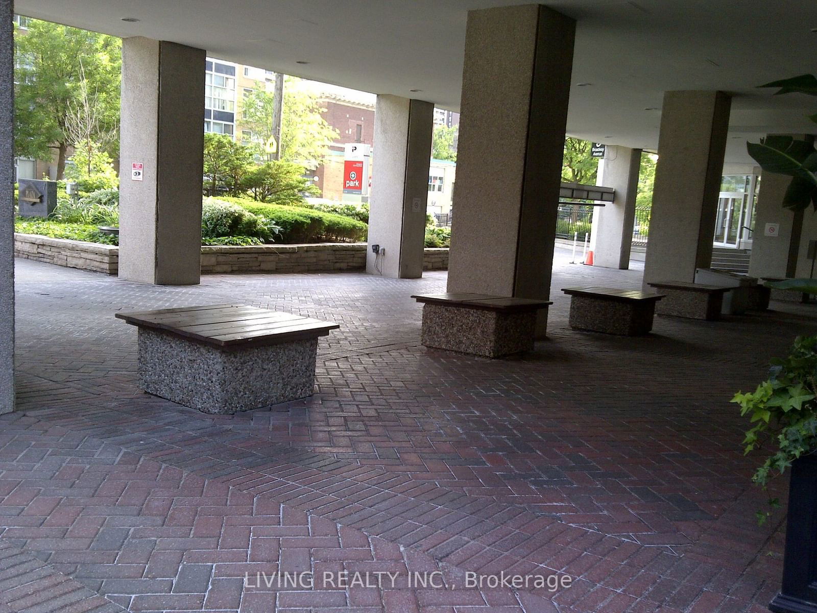 Broadway Plaza, Midtown, Toronto