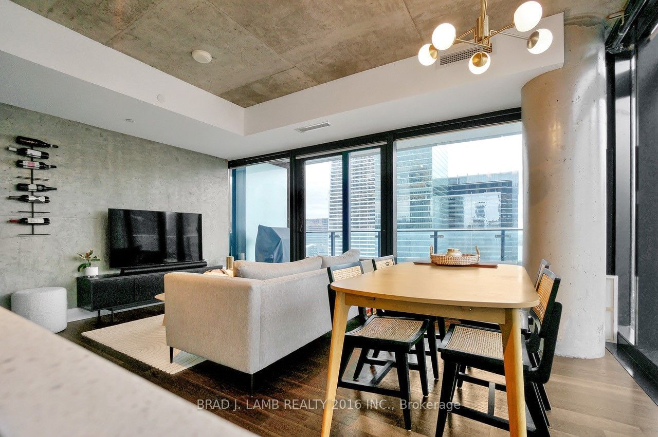 224 King St W, unit 2906 for rent