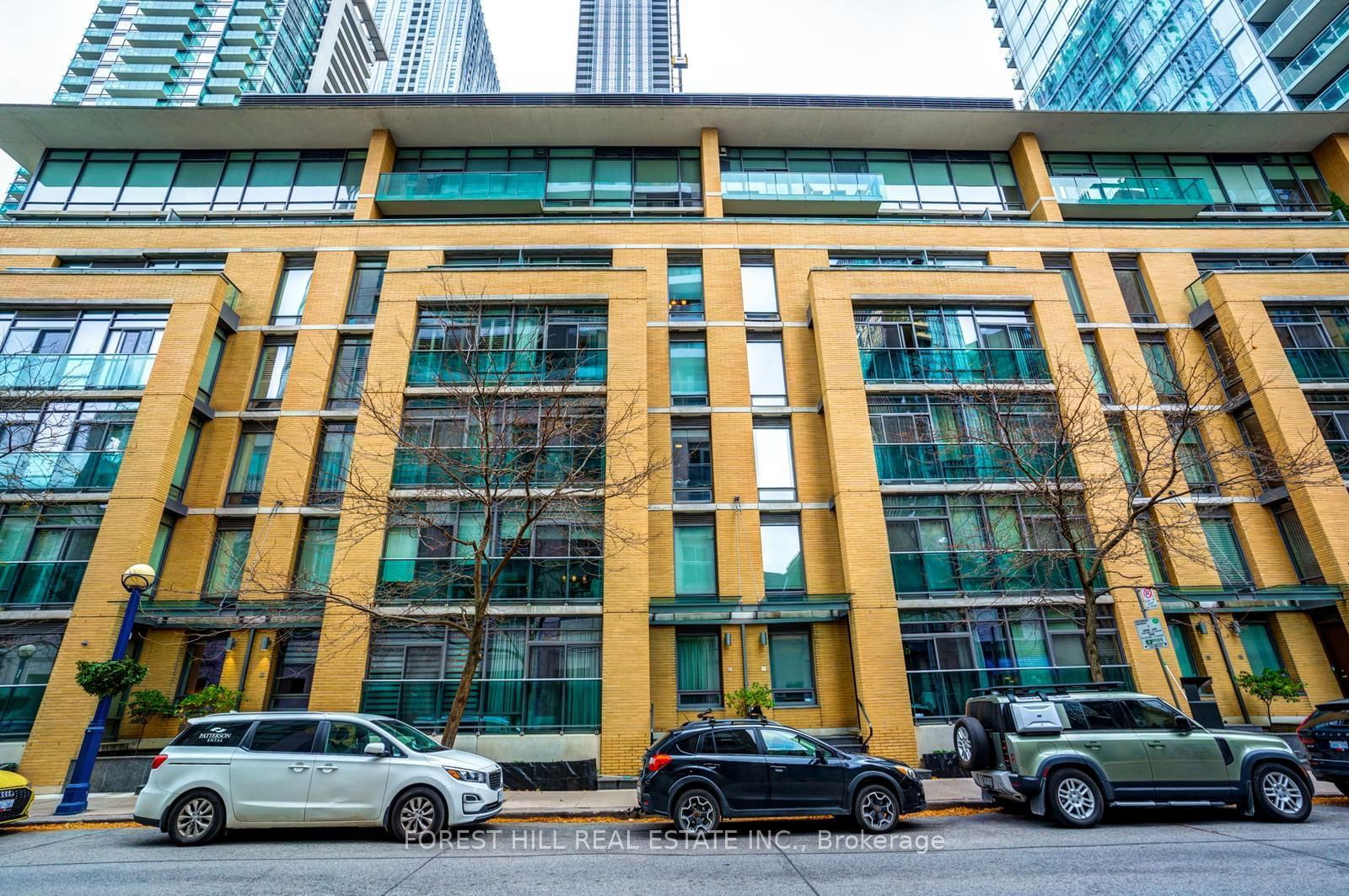 21 Scollard St, unit 103 for rent