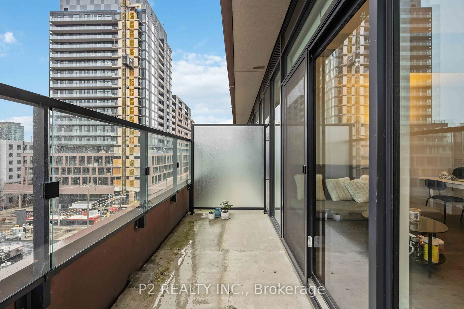 270 Dufferin St, unit 519 for rent