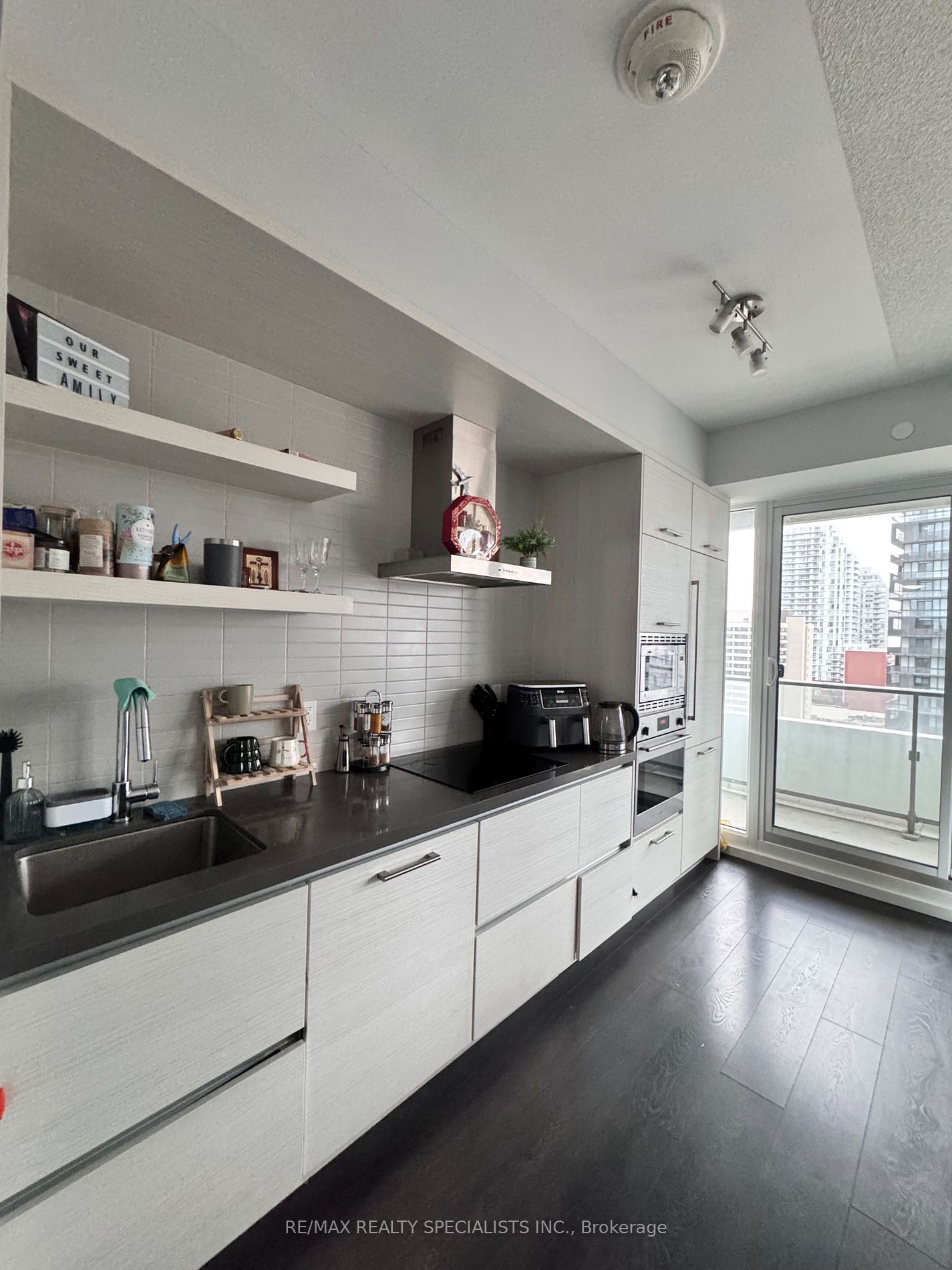 2221 yonge St, unit 1511 for rent