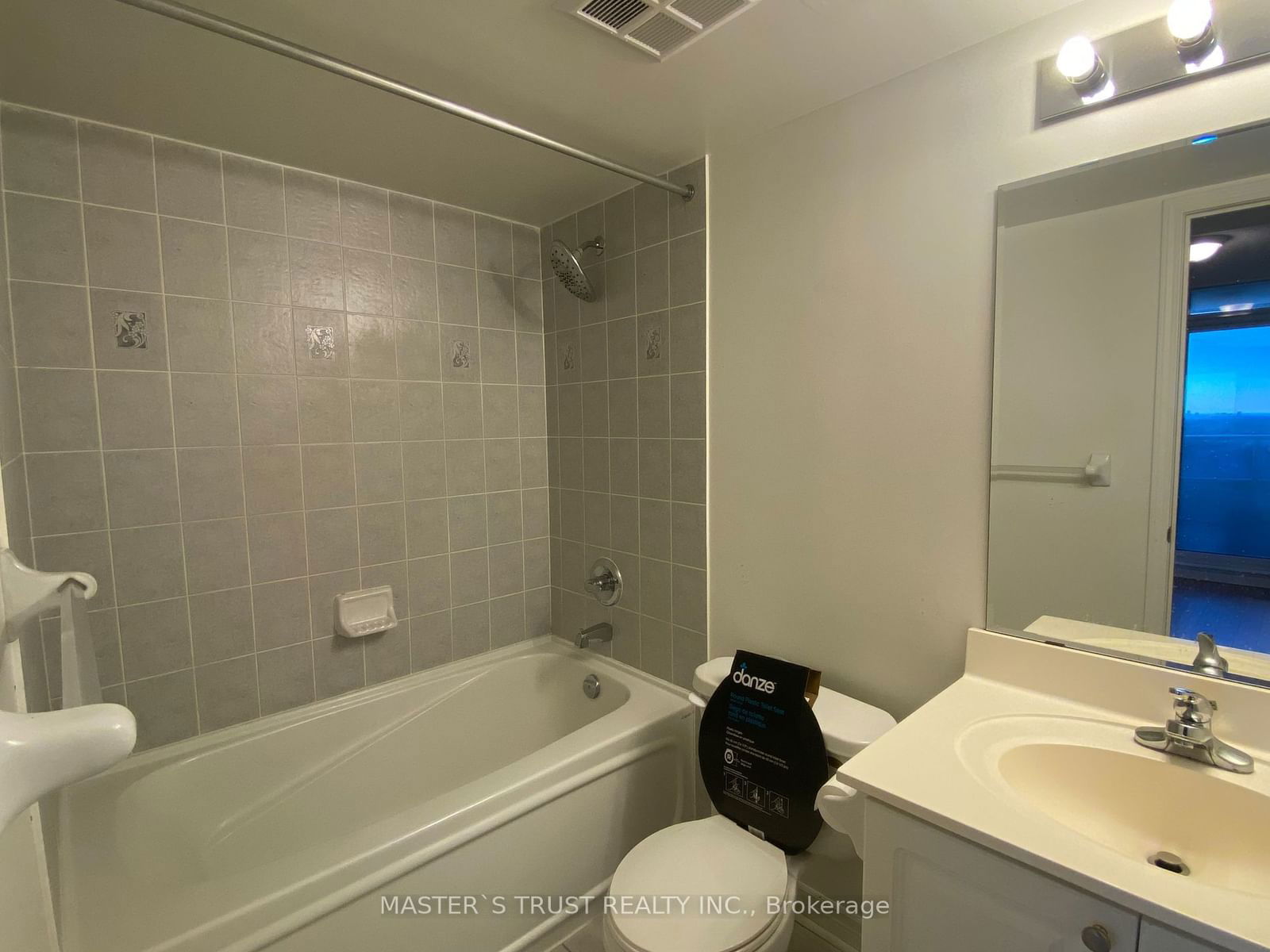 3 Rean Dr, unit 1709 for rent