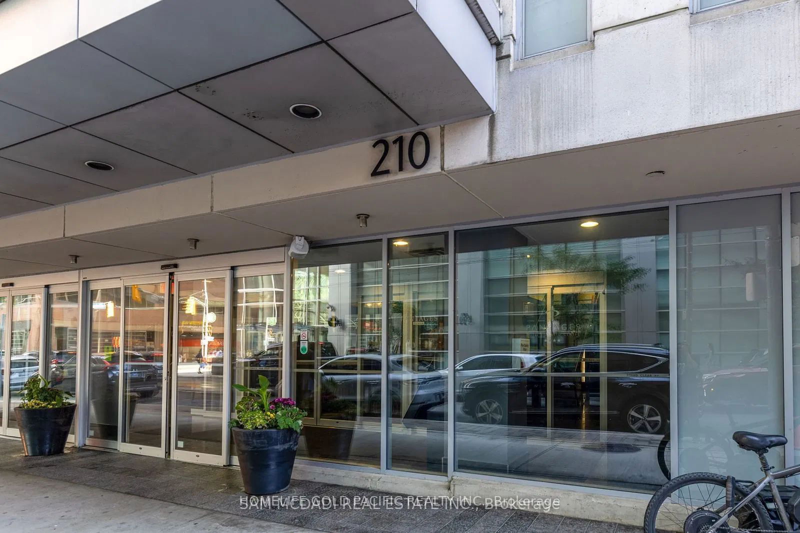 210 Victoria St, unit 3512 for rent