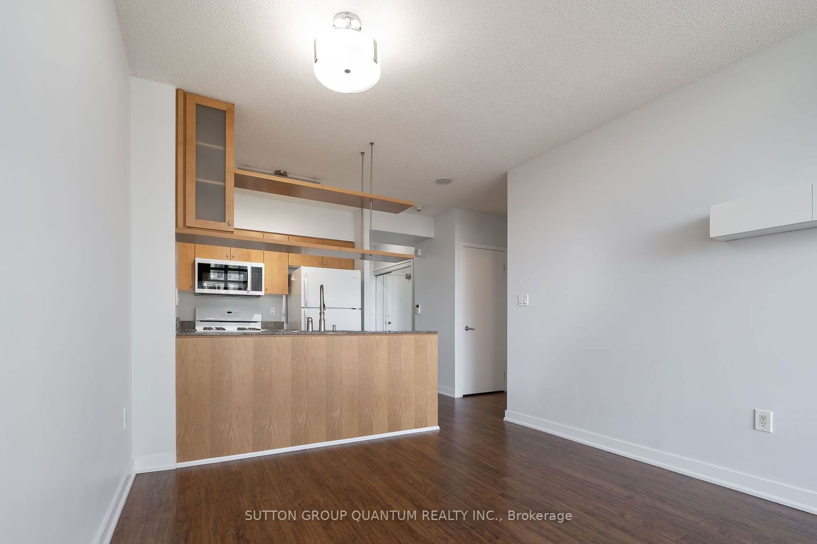 3 Navy Wharf Crt, unit 810 for rent