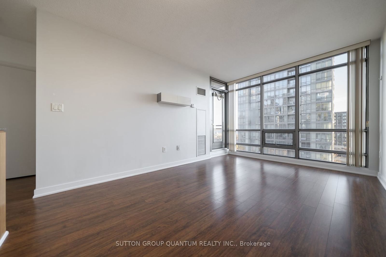 3 Navy Wharf Crt, unit 810 for rent