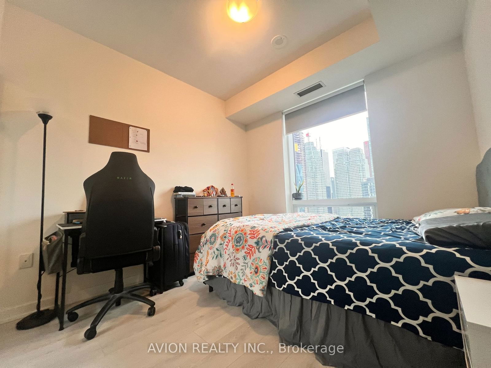 28 Freeland St, unit 2906 for rent