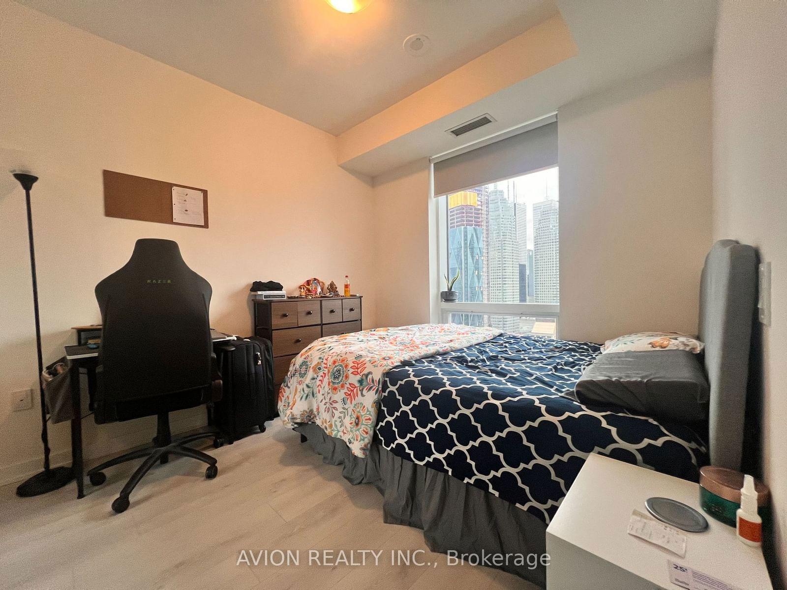 28 Freeland St, unit 2906 for rent