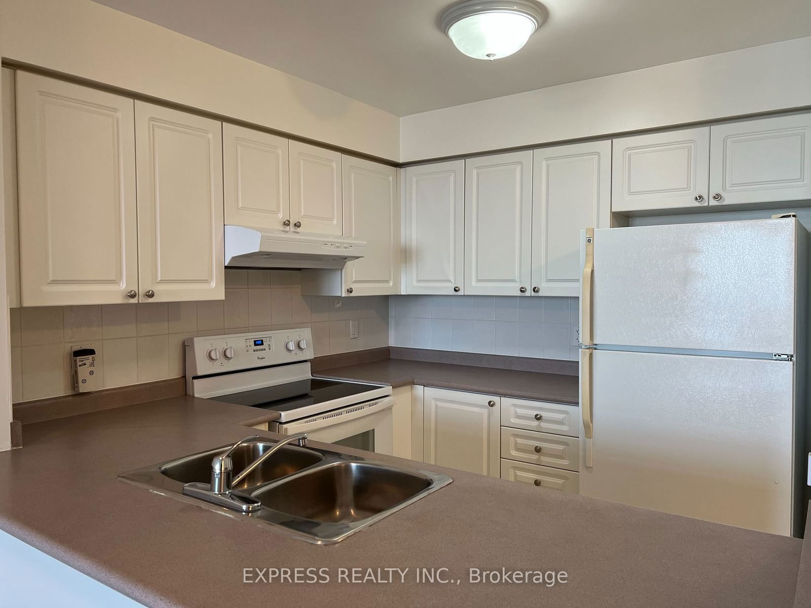 8 Hillcrest Ave, unit 1601 for rent