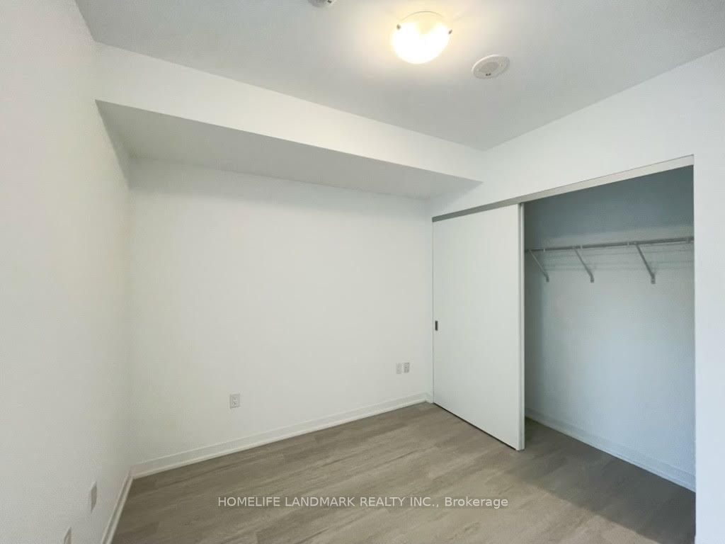 195 McCaul St, unit 219 for rent