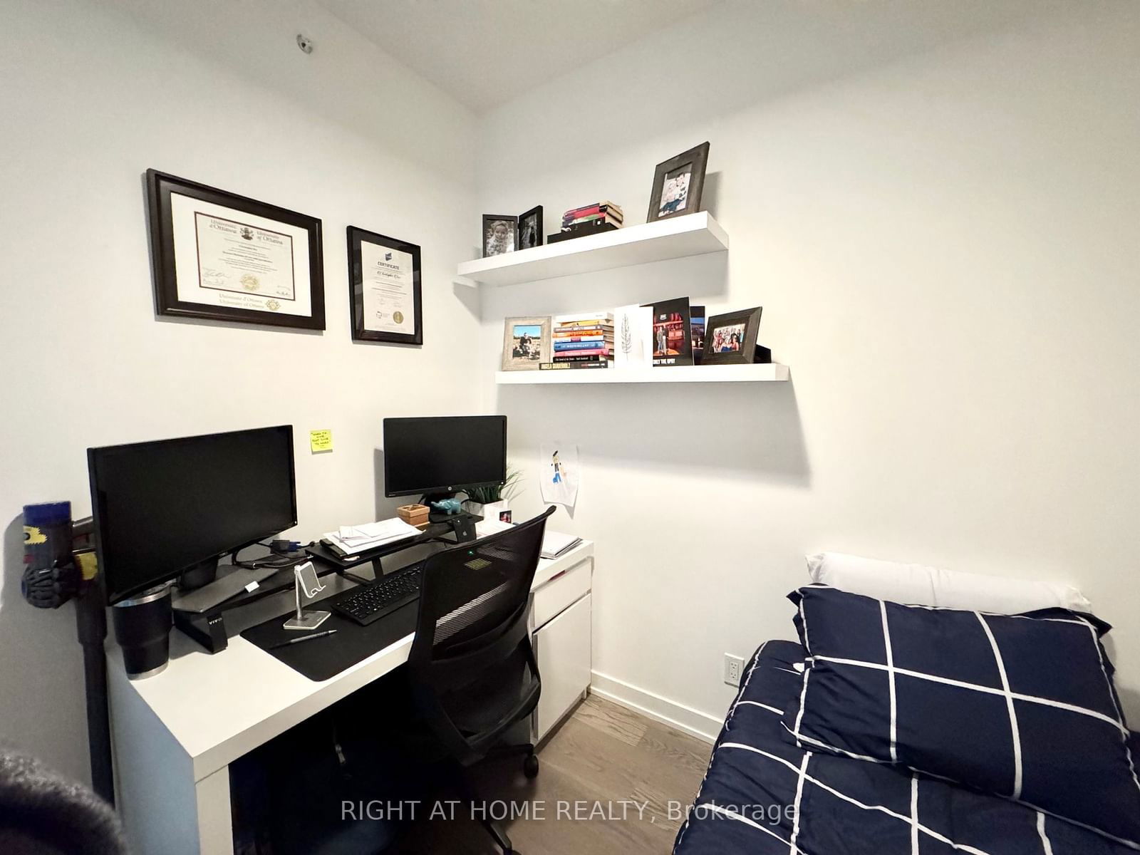 25 Richmond St E, unit 2609 for rent