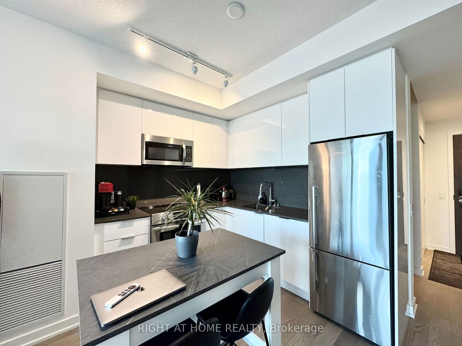 25 Richmond St E, unit 2609 for rent