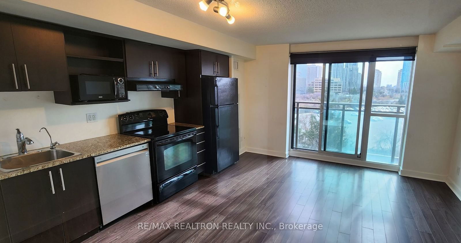 120 Dallimore Circ, unit 417 for rent