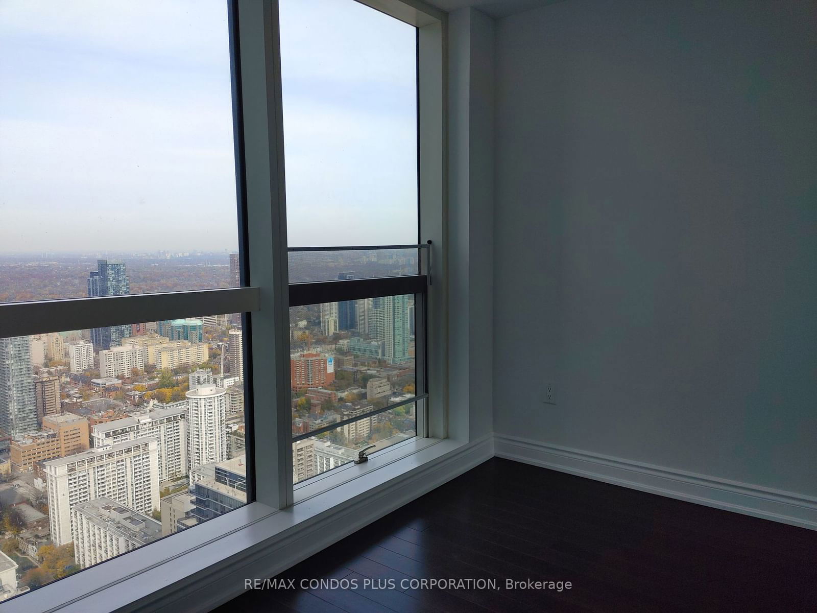 388 Yonge St, unit 6201 for rent