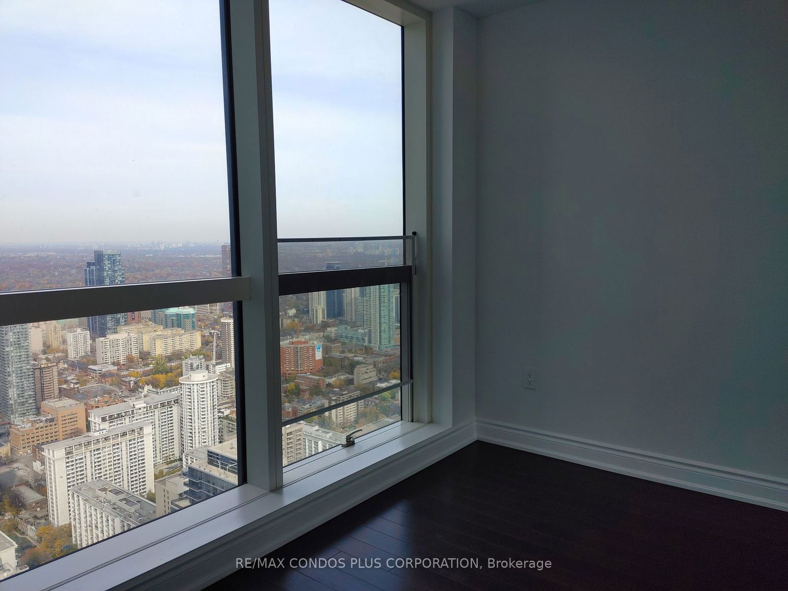 388 Yonge St, unit 6201 for rent