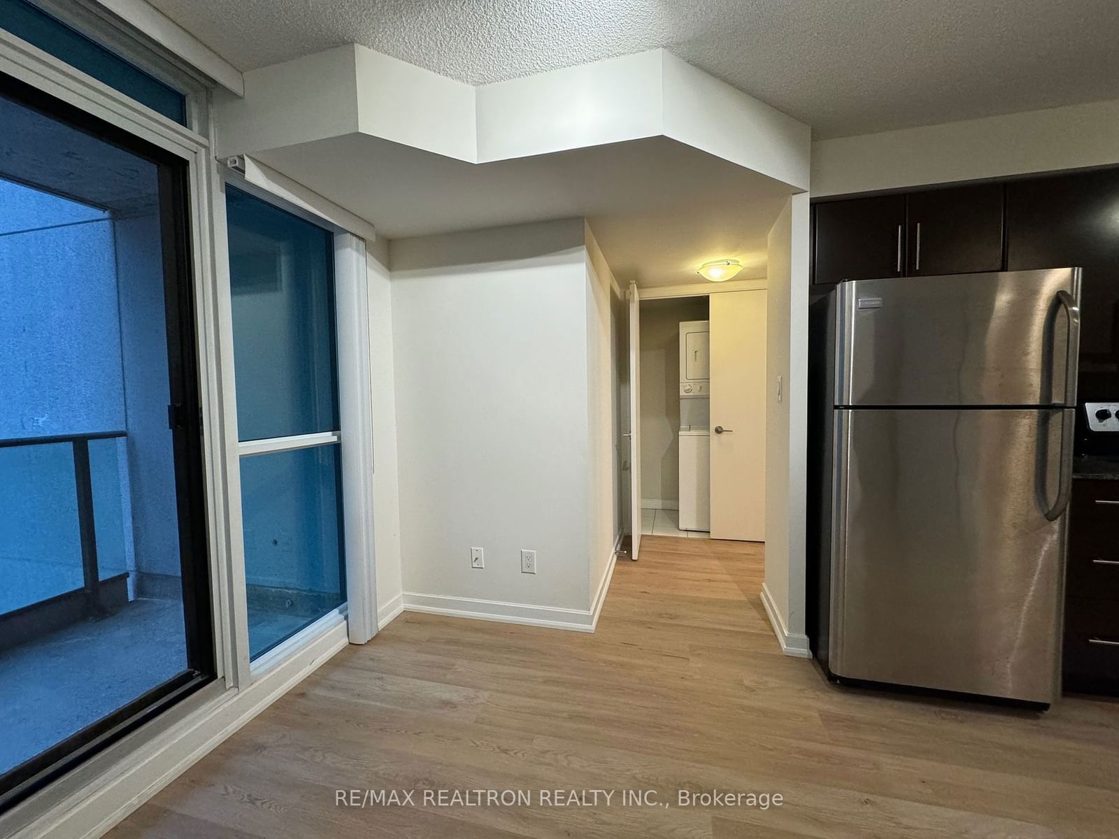 33 Bay St, unit 805 for rent