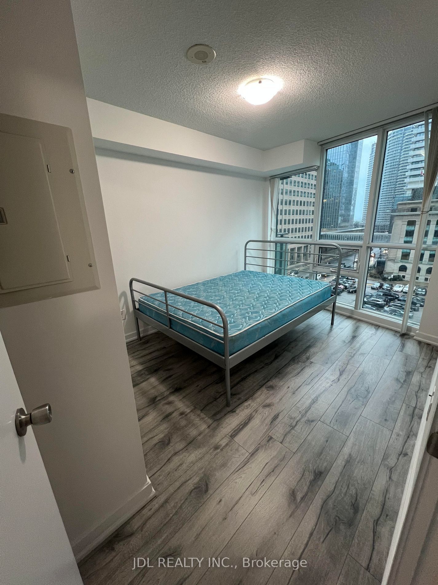 33 Bay St, unit 601 for rent