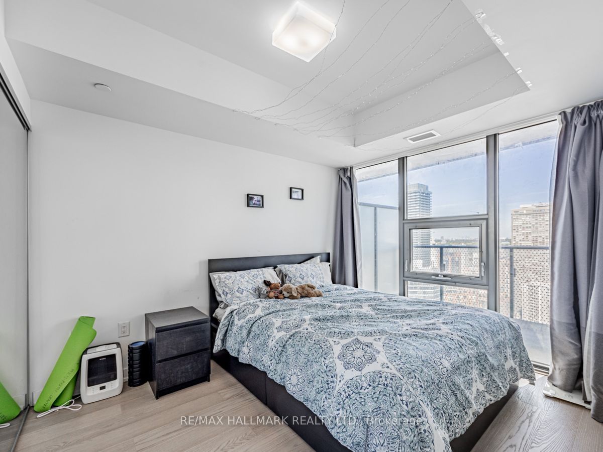 11 Wellesley St W, unit 3909 for sale