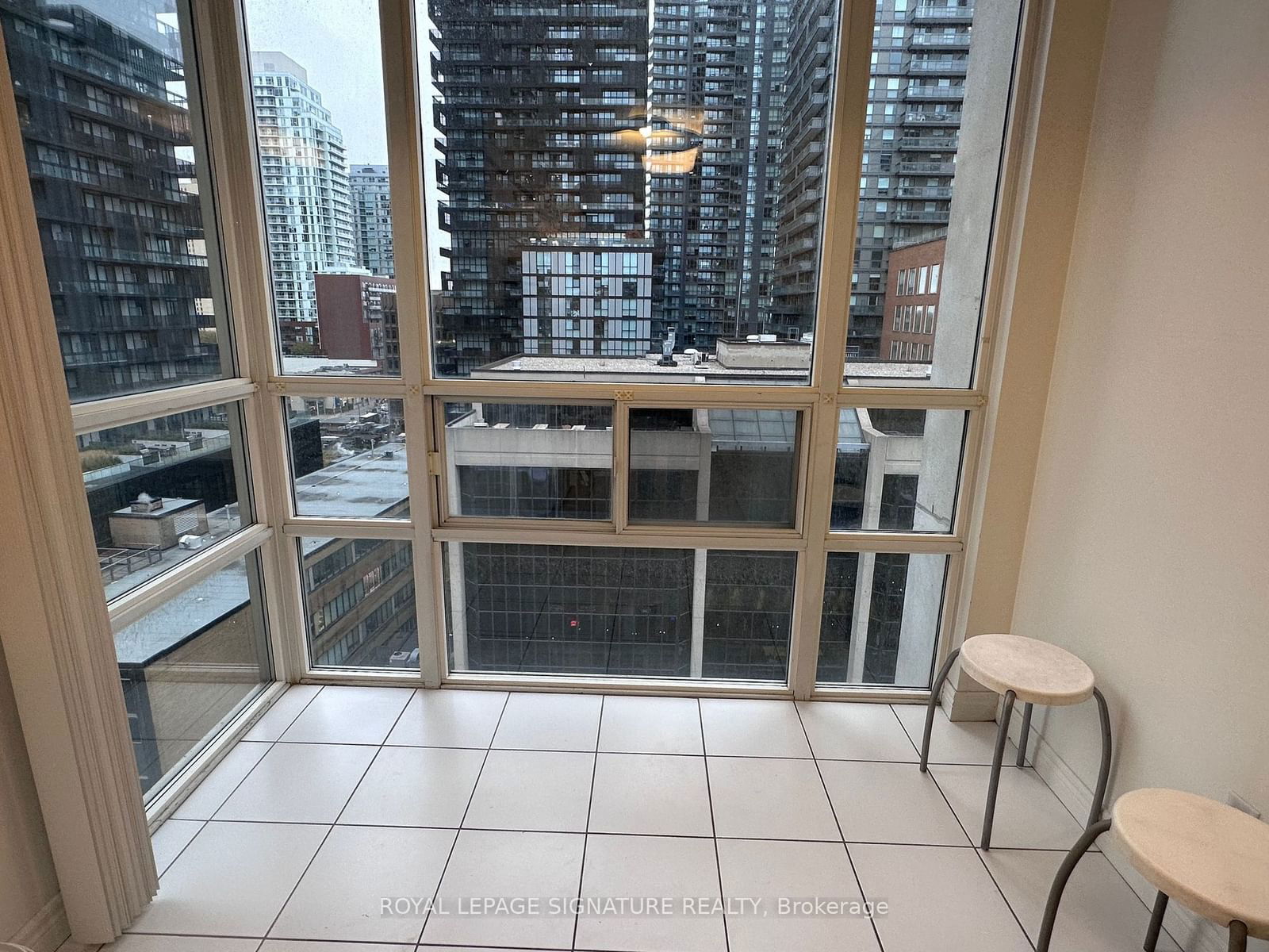 43 Eglinton Ave E, unit 1603 for rent