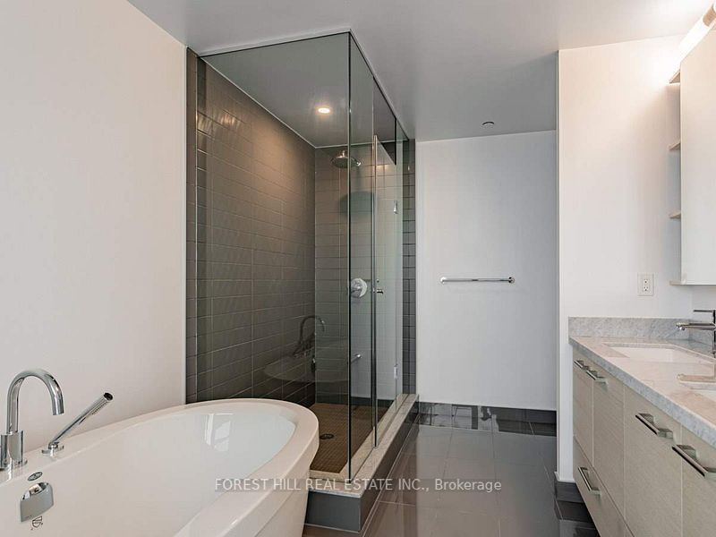 2221 Yonge St, unit 5802 for rent