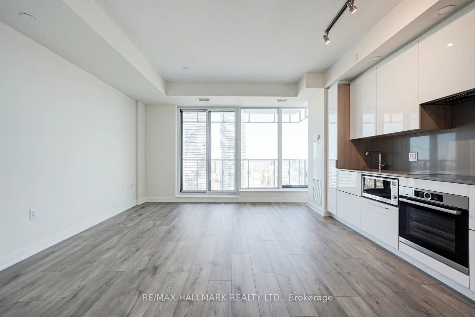 28 Freeland St S, unit 4008 for rent