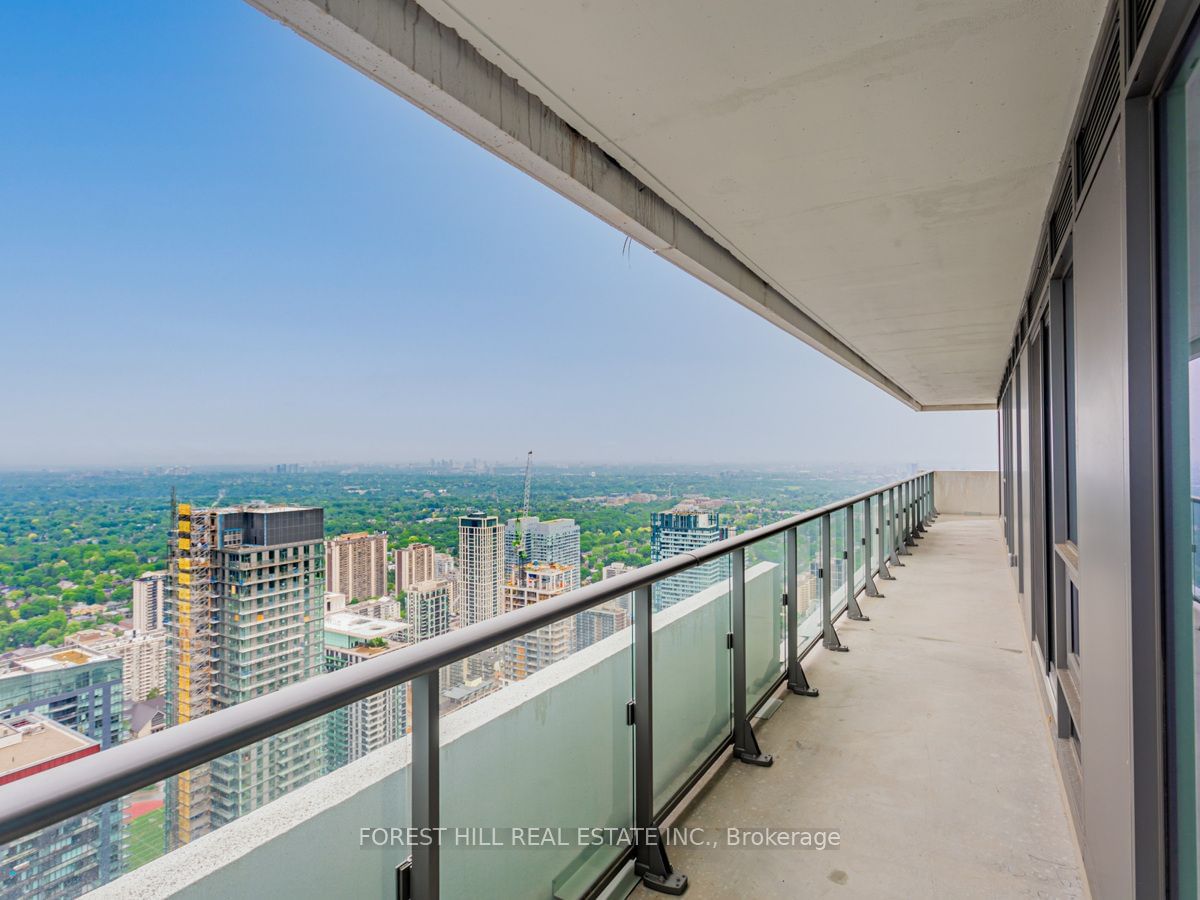 2221 Yonge St, unit 5701 for rent